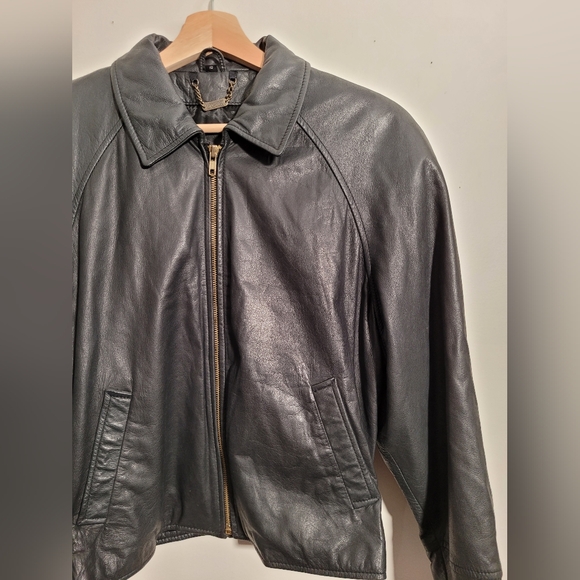 Danier polyurethane leather moto jacket with side belting and chain tag - Picture 3 of 8
